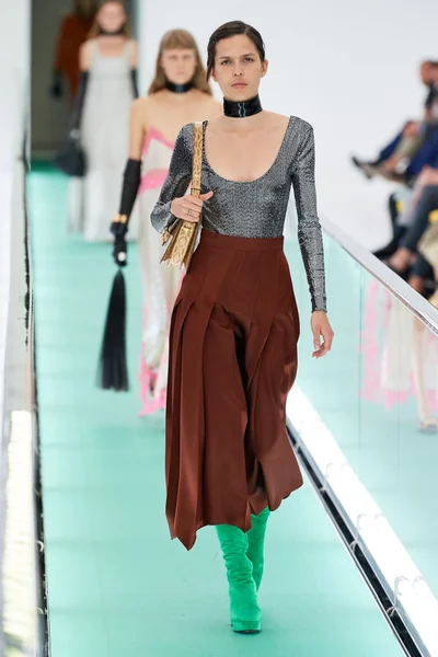 Look 9